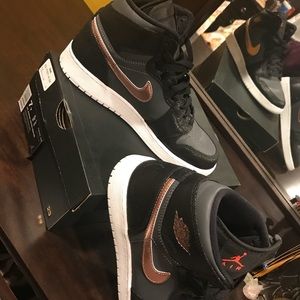 Air Jordan 1 Retro High BG